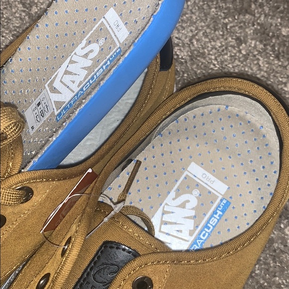 Chima Ferguson Pro Vans - Picture 4 of 7